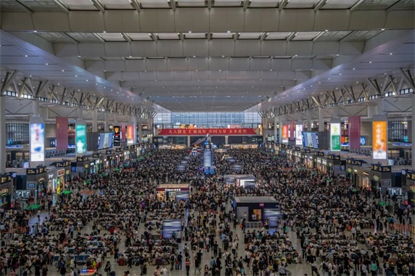 穩(wěn)居春運高鐵機場黃金C位，四季沐歌空氣能溫暖回家路_空氣能熱泵供暖技術(shù)成熟嗎