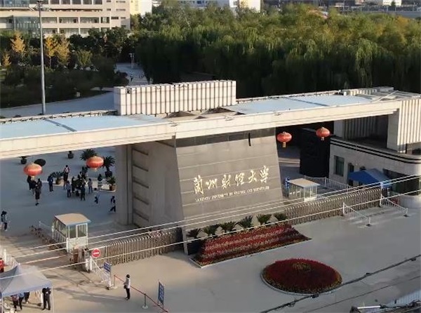 學(xué)校專用空氣能熱泵熱水工程,學(xué)校熱泵熱水系統(tǒng)工程推薦_沃德空氣能