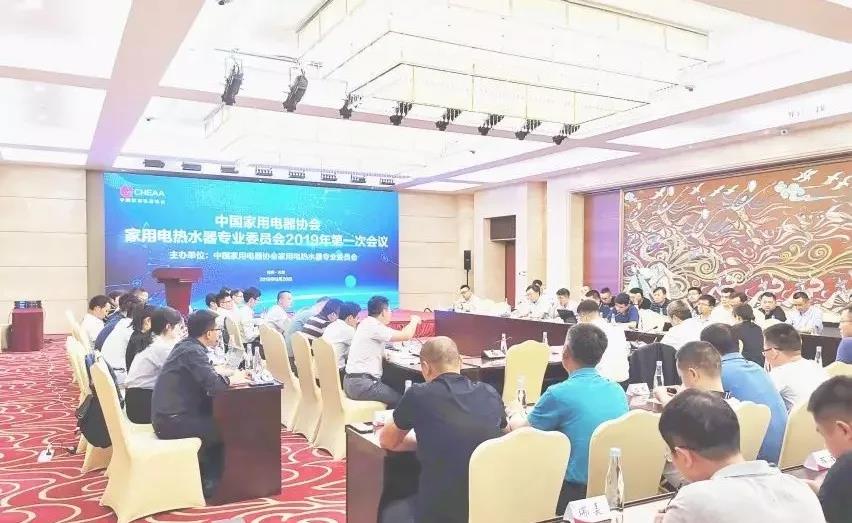 萬和當(dāng)選中國家用電器協(xié)會(huì)電熱水器專委會(huì)副主任委員單位_依瑪壁掛爐不點(diǎn)火