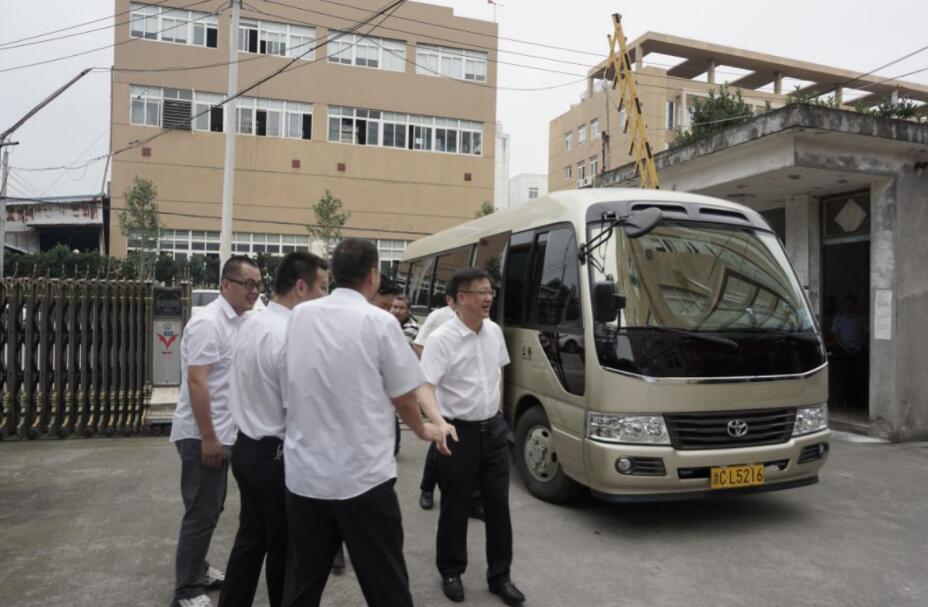 樂清市市委書記林奕俊帶領(lǐng)考察團蒞臨浙江華地電子有限公司_瑞詩頓壁掛爐